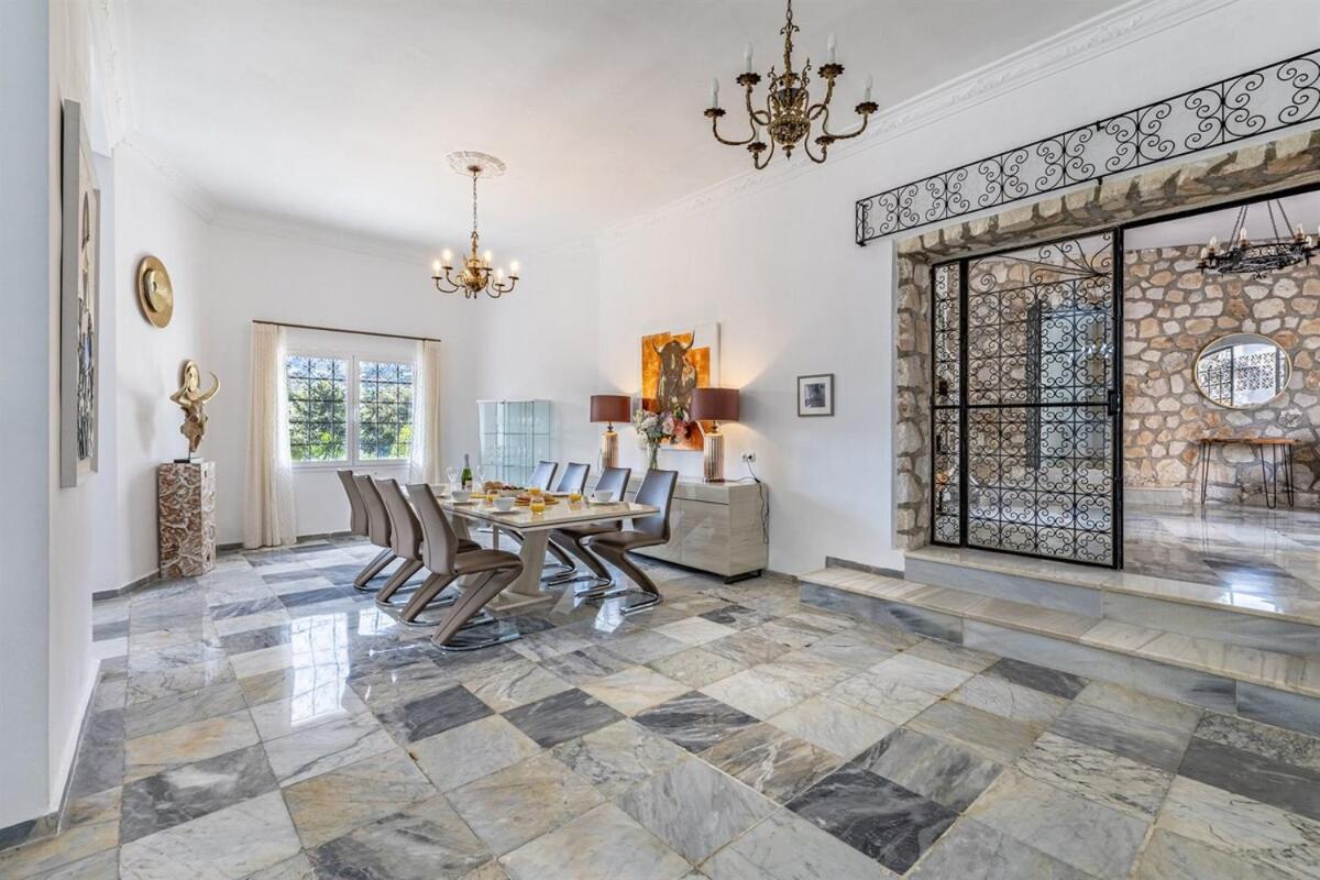 Villa Luxury With Tennis & Pool