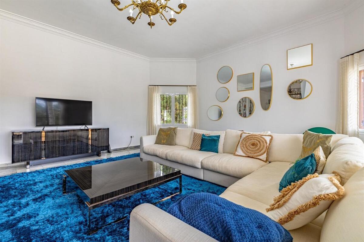 Luxury With Tennis & Pool Villa