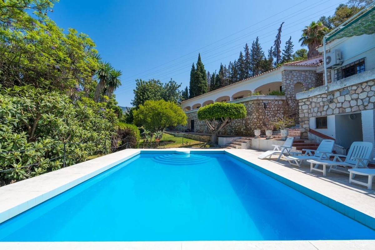 Luxury With Tennis & Pool Villa