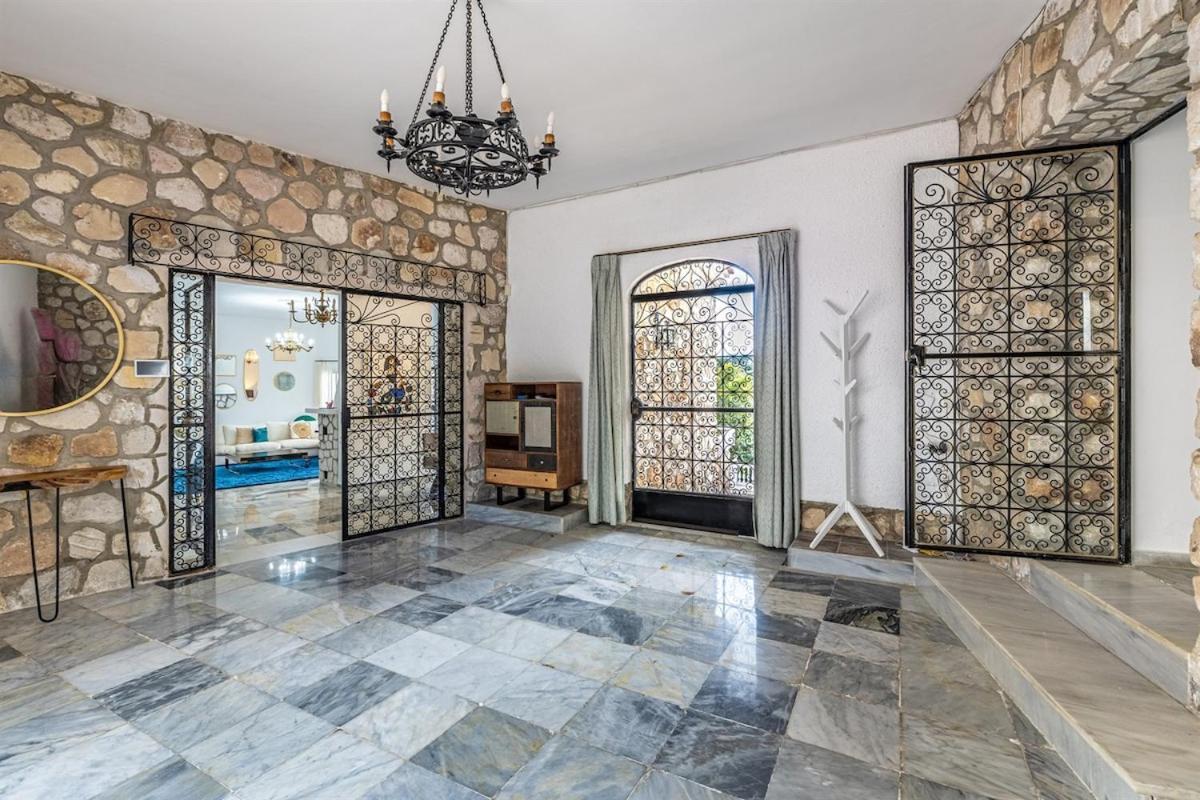 Villa Luxury With Tennis & Pool