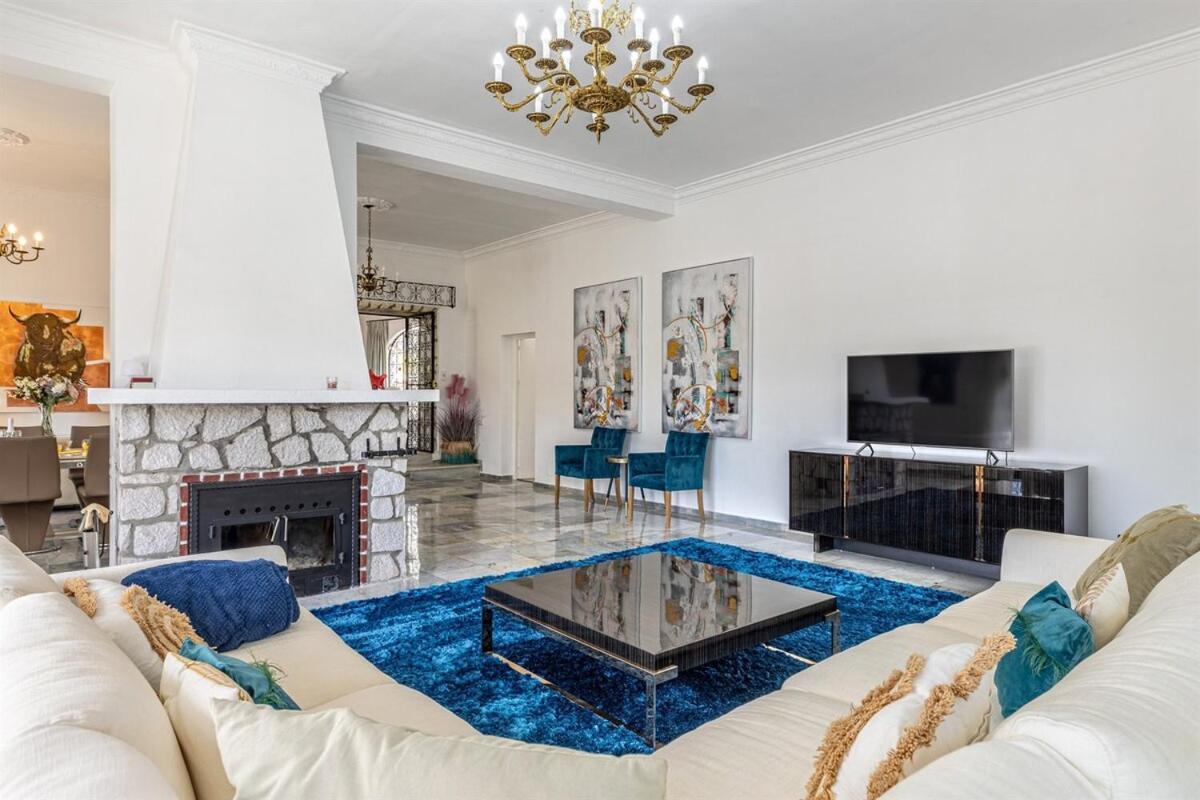 Villa Luxury With Tennis & Pool *